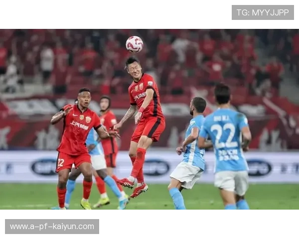 上海海港前锋李明连中两球，稳住领先优势